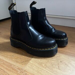 Dr Martens 2976 Smooth Leather Platform Chelsea Boots